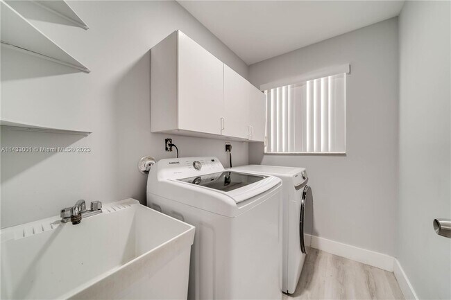 Building Photo - 1550 SW 52nd Terrace