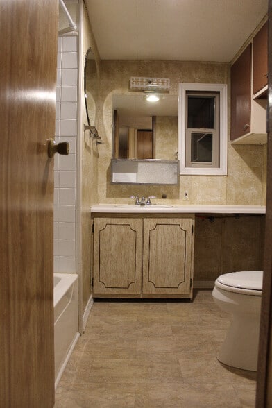 Building Photo - 122 W Front St