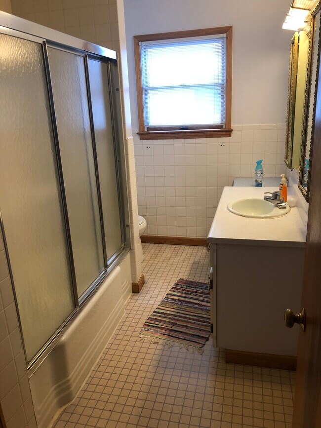 Building Photo - 324 S High St