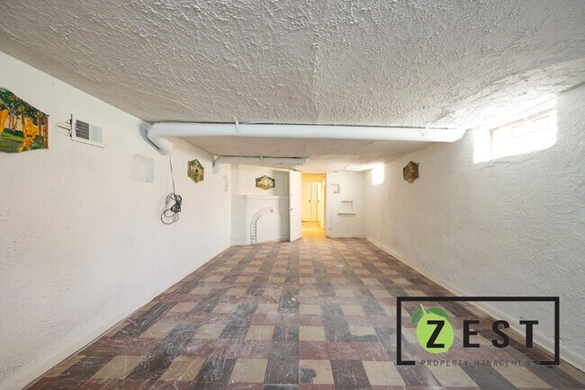 Building Photo - 17352 Roselawn St