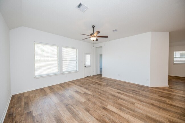 Building Photo - 42514 Summer Crst Rd