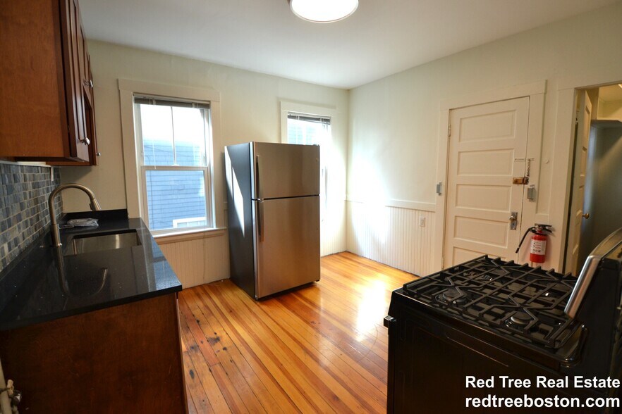 Building Photo - 82 Montebello Rd