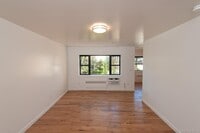 Building Photo - 671 Bronx River Rd