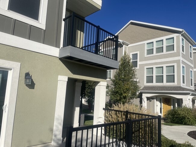 Building Photo - 3855 Gartmore Ln