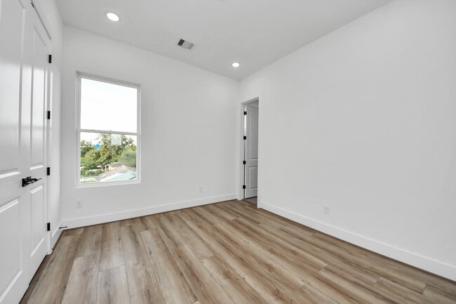 Building Photo - 6949 Foster St