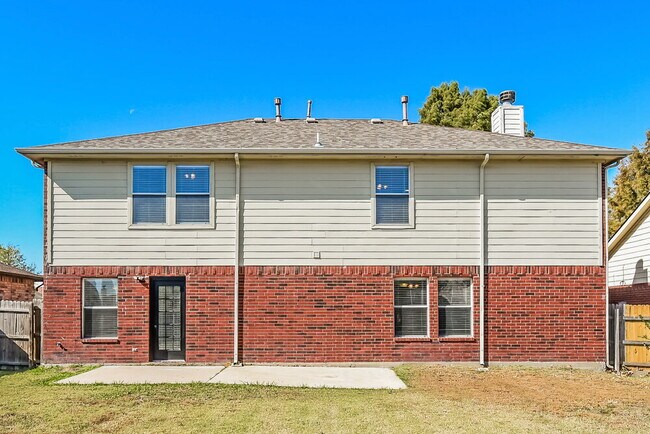 Building Photo - 1112 Hampton Dr