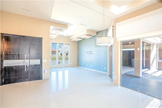 Building Photo - 4701 Sweetwater Ave