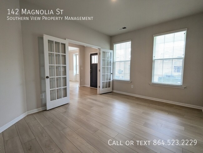 Building Photo - 142 Magnolia St