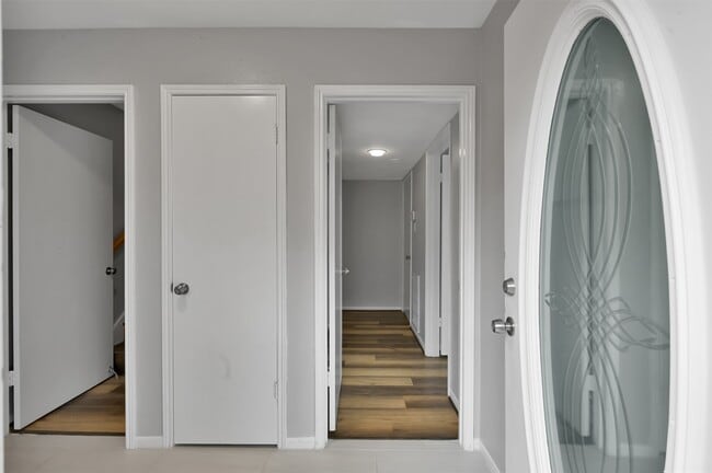 Building Photo - 124 April Point Dr N