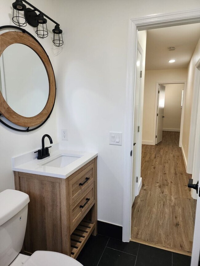 Building Photo - Beautifully Updated 2-Bedroom Home in Prim...