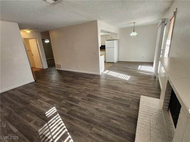 Building Photo - 6627 W Tropicana Ave