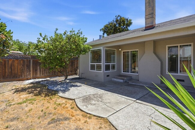 Building Photo - 663 Albion Dr