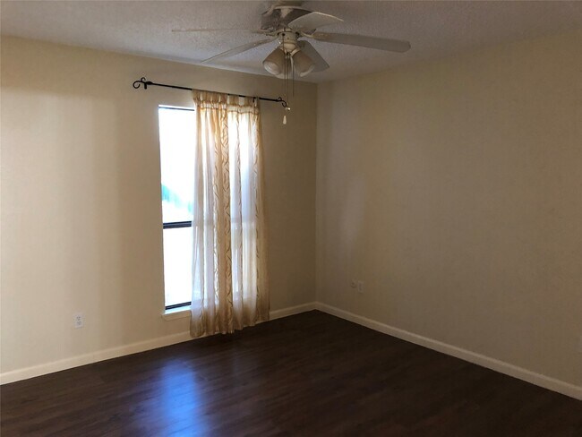 Building Photo - 10053 Westpark Dr