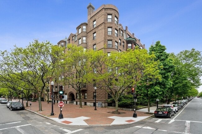 Building Photo - 330 Dartmouth St