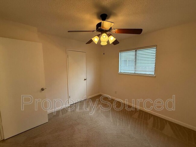 Building Photo - 6138 Greenfield Ln