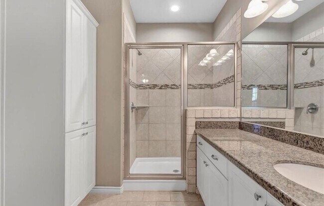 Building Photo - College Station - 3 bedroom / 3 bath Townhome, covered patio & back yard with one car garage.