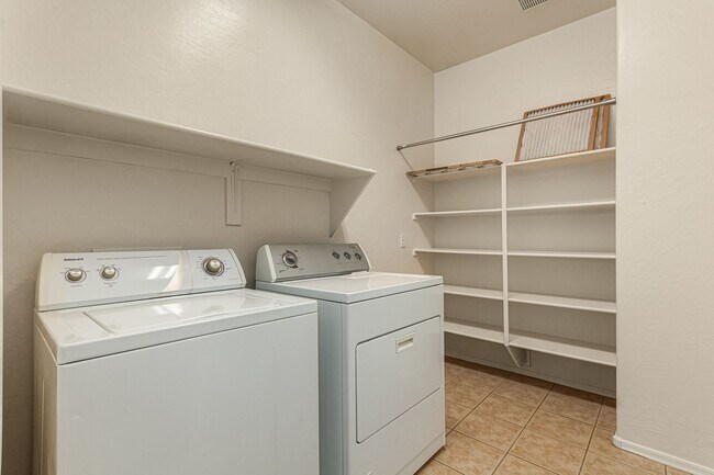 Building Photo - Chandler 4 Bedroom - 2.5 Bathroom with Pri...
