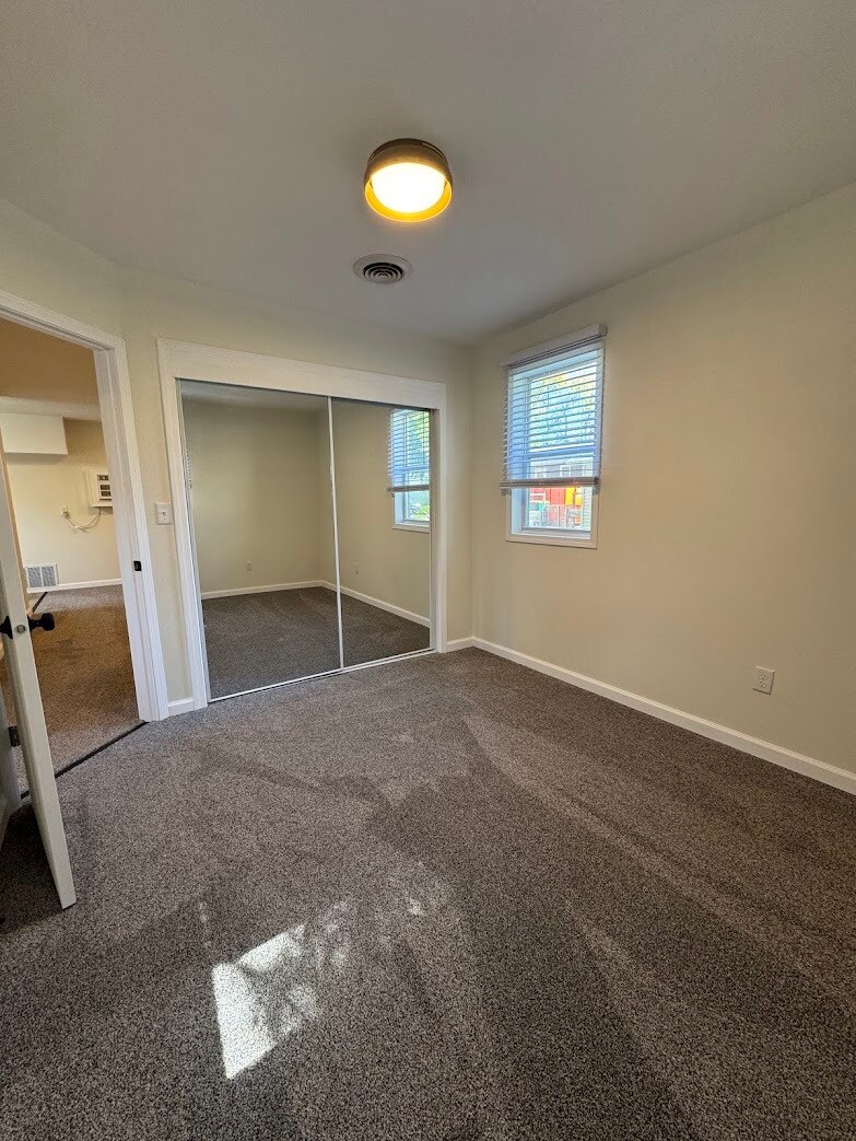 Guest house bedroom - 113 5th Ave W