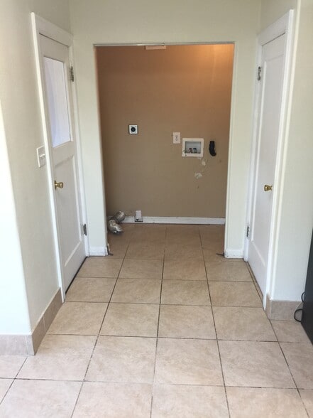 Building Photo - 13304 NE Glisan St