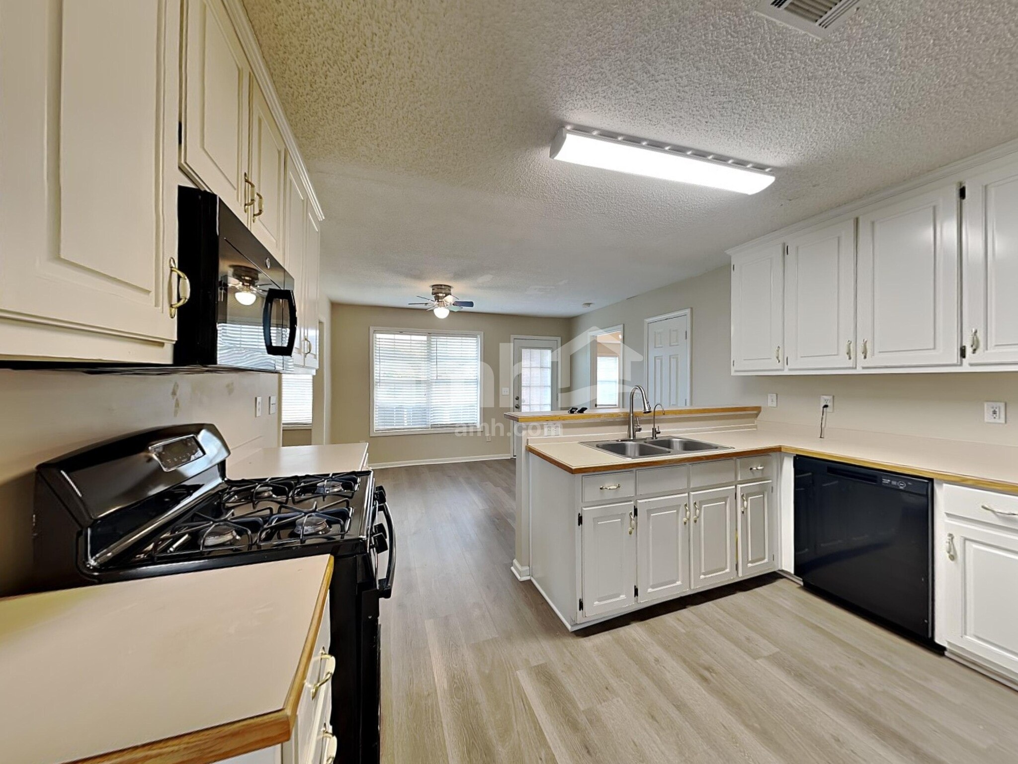 Building Photo - 811 Karie Dr