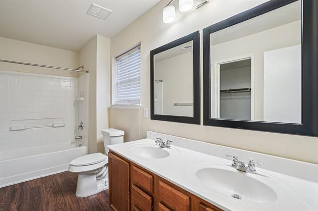 Building Photo - 9120 Sun Haven Way