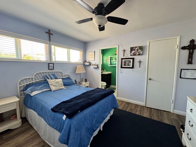 Building Photo - Beautifully Updated 4 Bedroom, 3 Bath Sing...