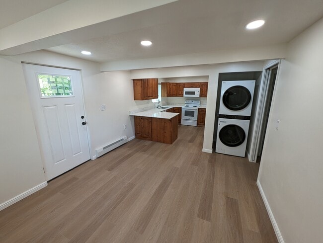 Building Photo - 855 Canyon Rd