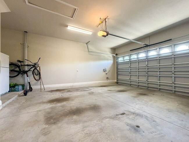 Building Photo - Modern-Luxury 5/4 in Oakmont