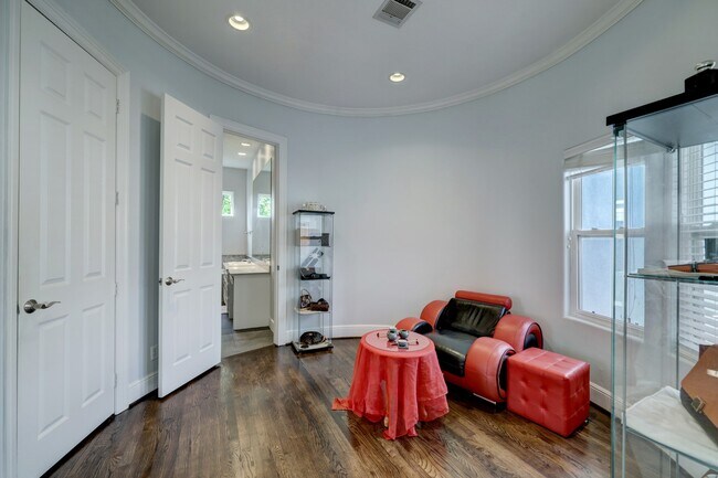 Building Photo - 4626 Braeburn Dr
