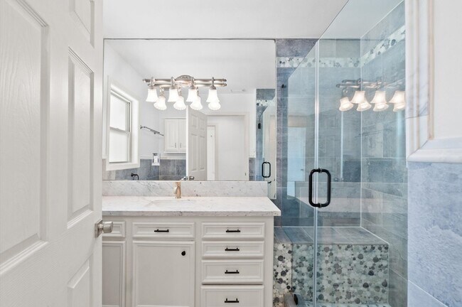 Building Photo - 6249 Overbrook Ln