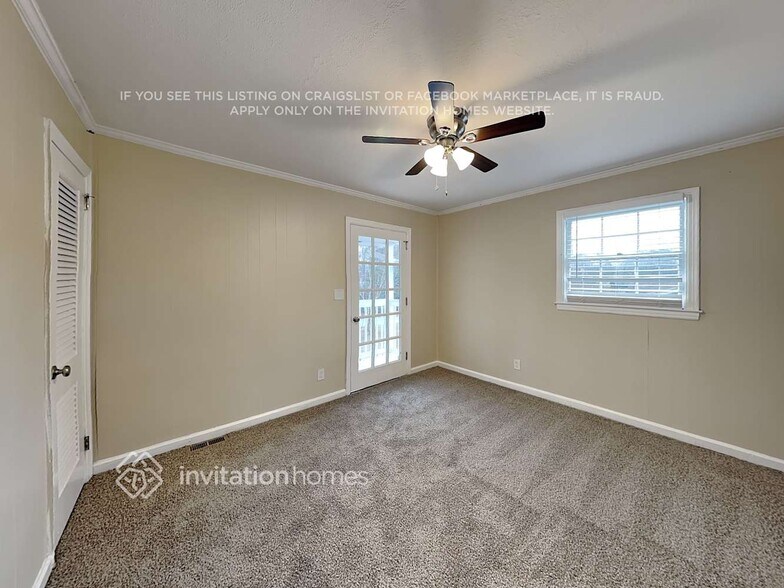 Building Photo - 8837 Elma St