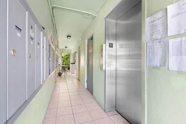 Building Photo - 1900 NE 8th Ct