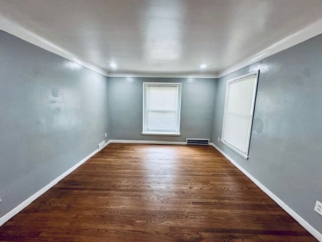 Building Photo - 3 Bedroom 1 Bath Welcome Section 8