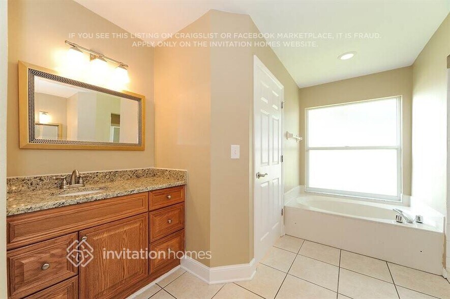 Building Photo - 4526 Windsor Ct E