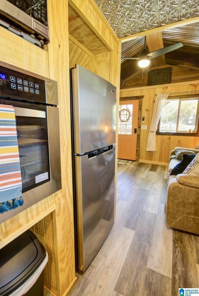 Building Photo - AIRBNB RENTAL ONLY - KARAGAN COTTAGE