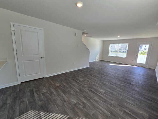 Building Photo - 114 Holmes Corner Dr
