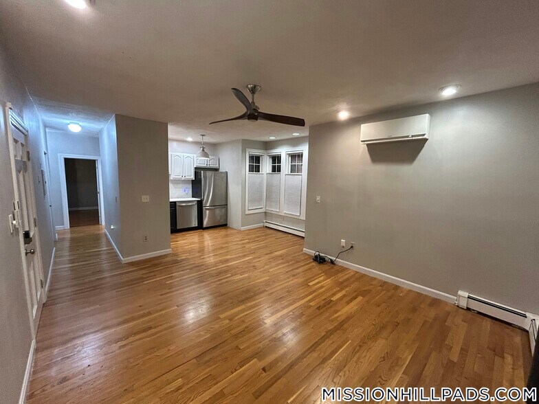 Building Photo - 120 Highland St