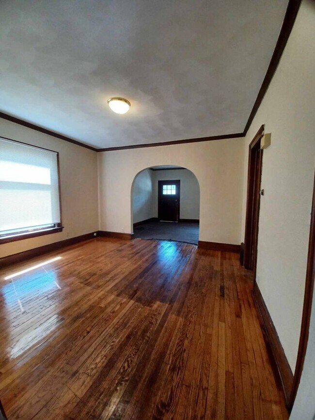 Building Photo - 1118 Revell Ave