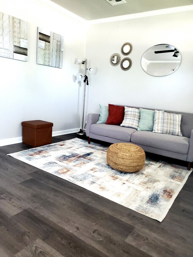 Building Photo - 1538 NE 42nd St