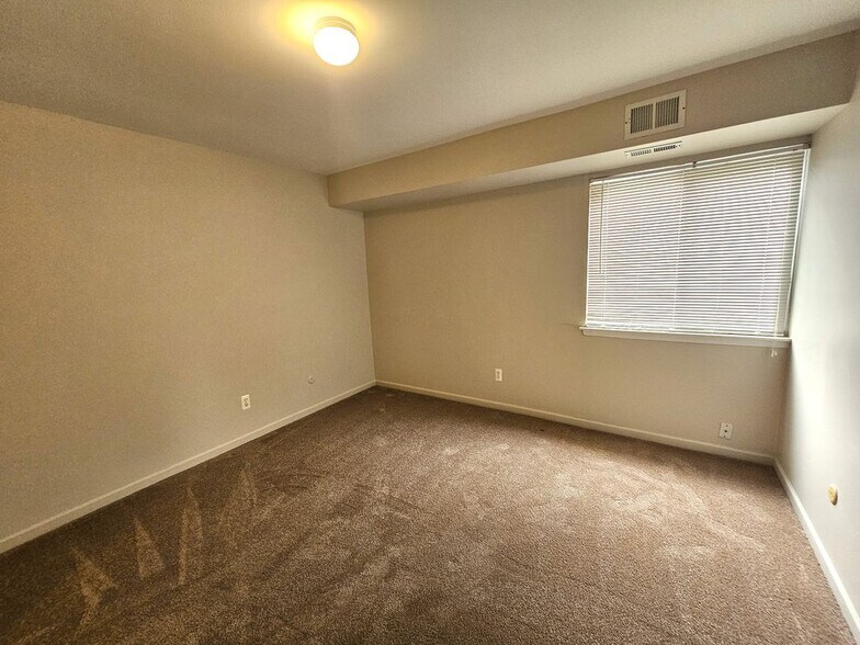 Building Photo - 38255 Fairway Ct