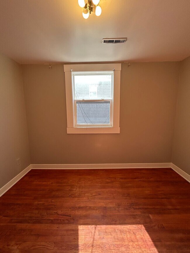 Building Photo - Black Milvus Rentals (6201 S. 42nd St.)