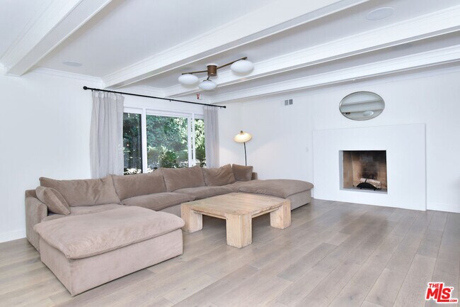 Building Photo - 4678 White Oak Ave