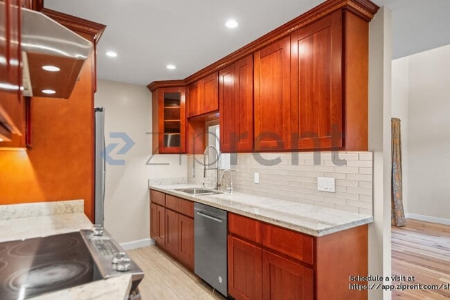 Building Photo - 2666 Kentworth Way