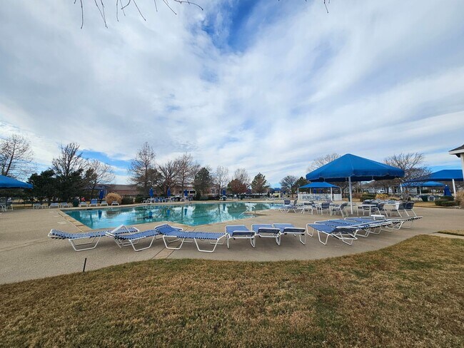 Building Photo - Available now ready for immediate move in  $500 off second month's rent move in special