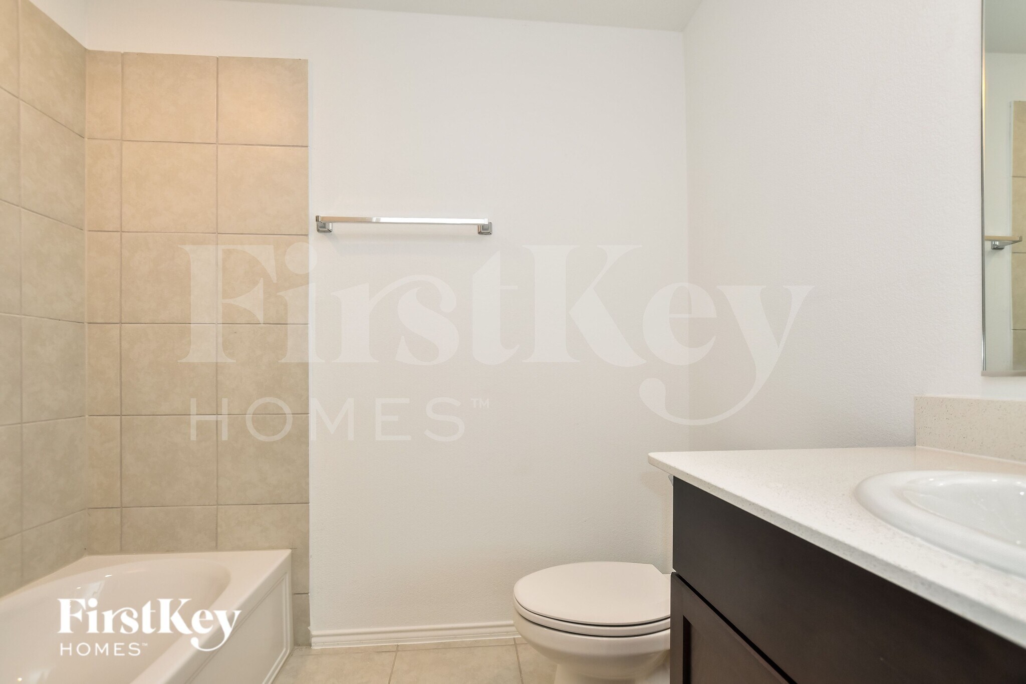 Building Photo - 1061 Crestview Dr