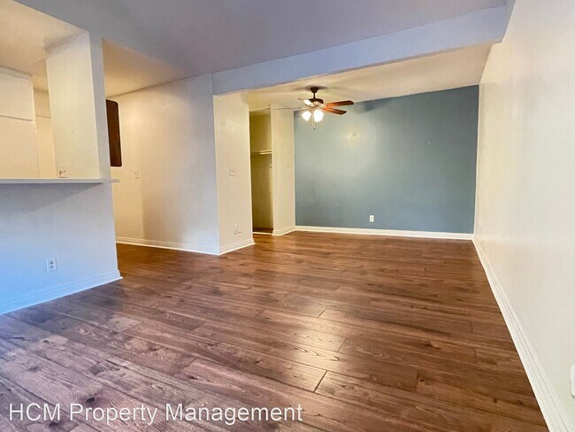 Building Photo - Studio, 1 bath House - 18 Streamwood