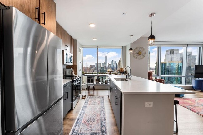 Building Photo - 25 Christopher Columbus Dr