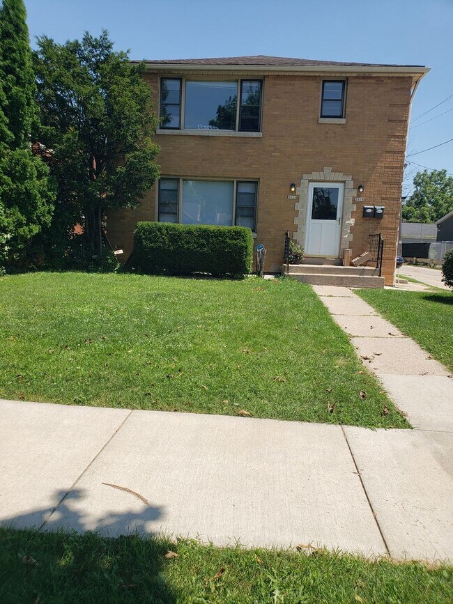 Building Photo - 5618n27M