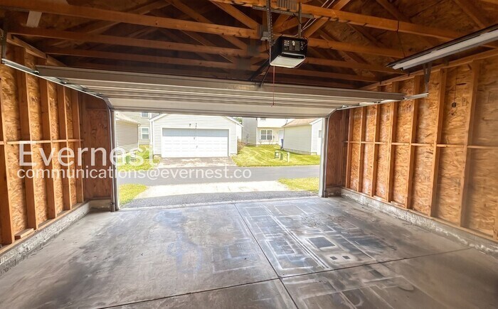 Building Photo - 6326 Pompano St