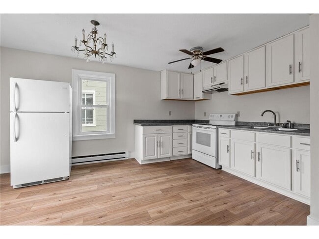 Building Photo - 2610 Dupont Ave S